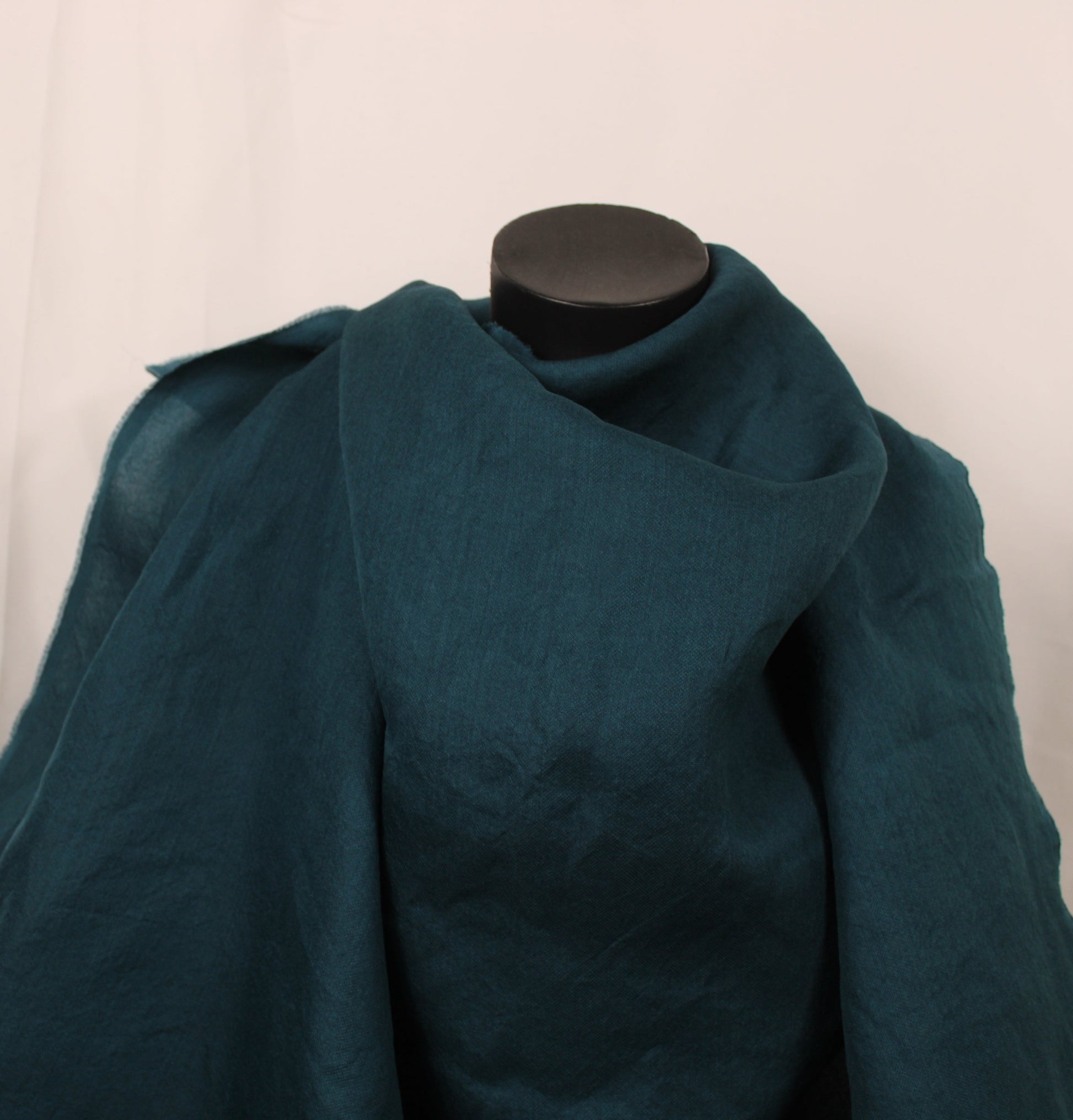 Tissu gazar de soie 100% - bleu canard - photo 4/4 | So Tissus