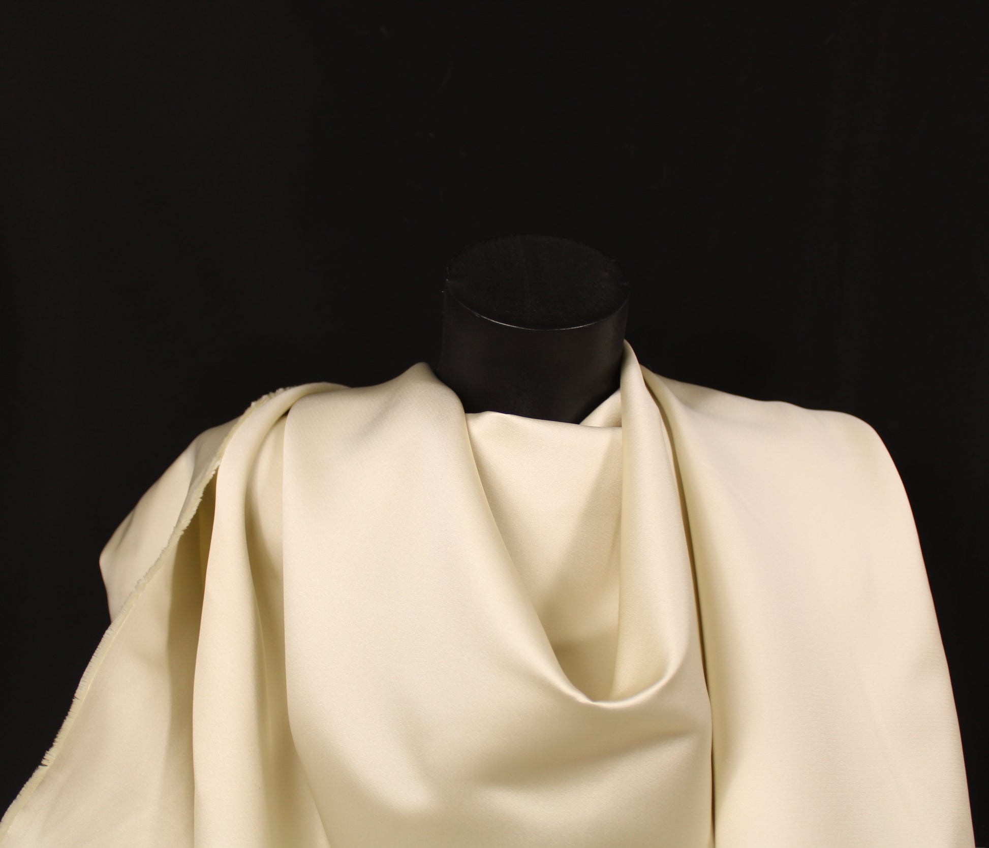 Tissu satin duchesse - crème - photo 4/4 | So Tissus