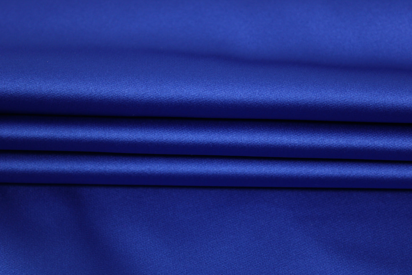 Tissu satin duchesse - bleu électrique - photo 2/4 | So Tissus