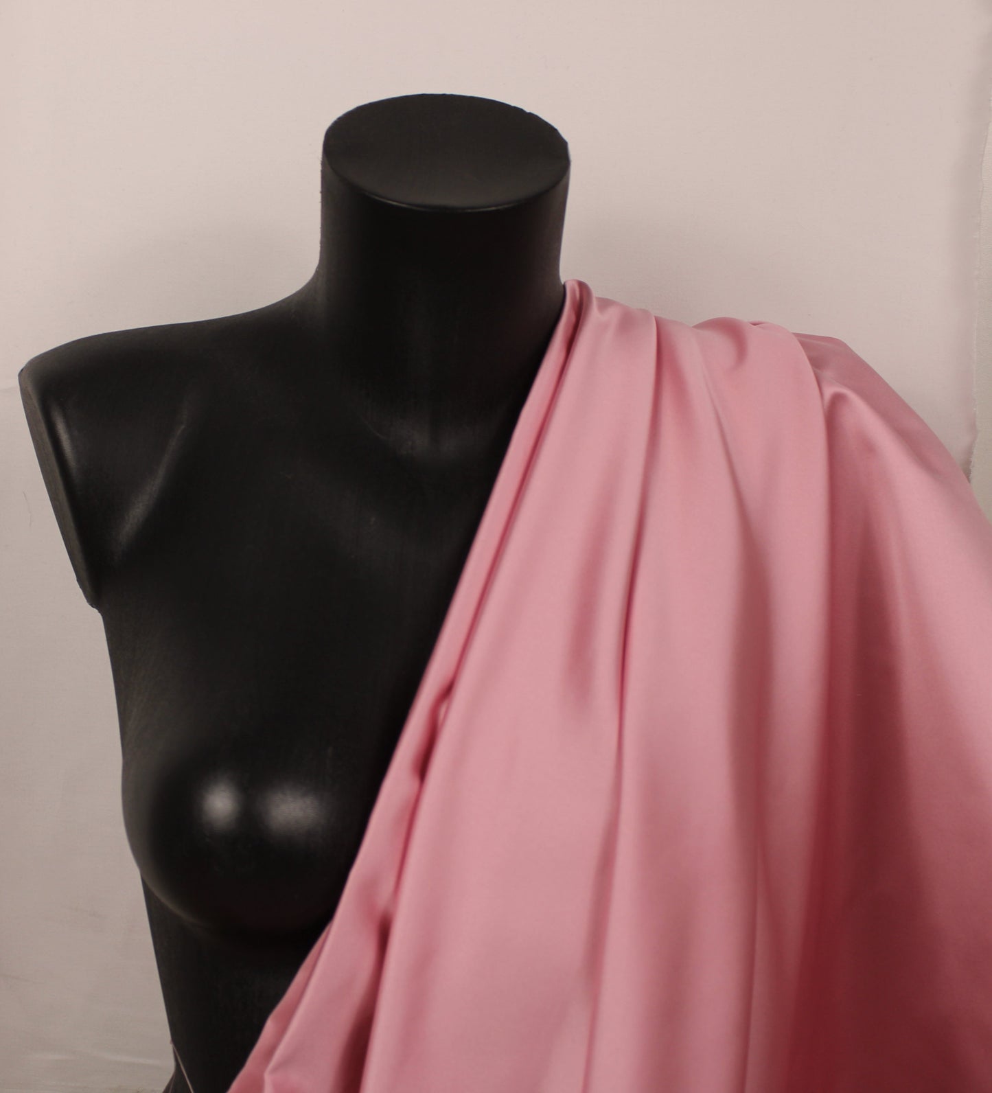 Tissu satin duchesse - rose clair - photo 3/4 | So Tissus