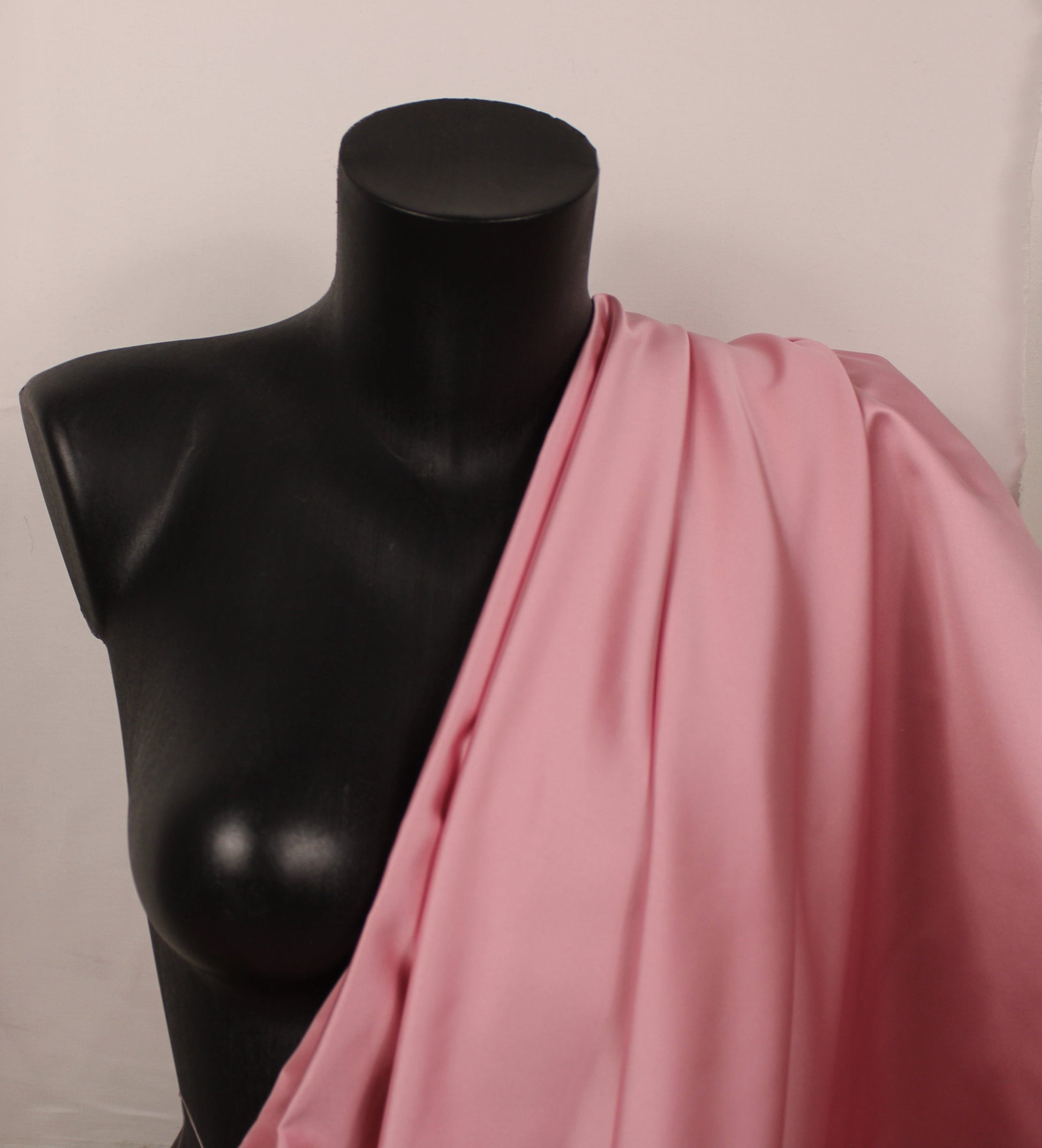 Tissu satin duchesse - rose clair - photo 3/4 | So Tissus