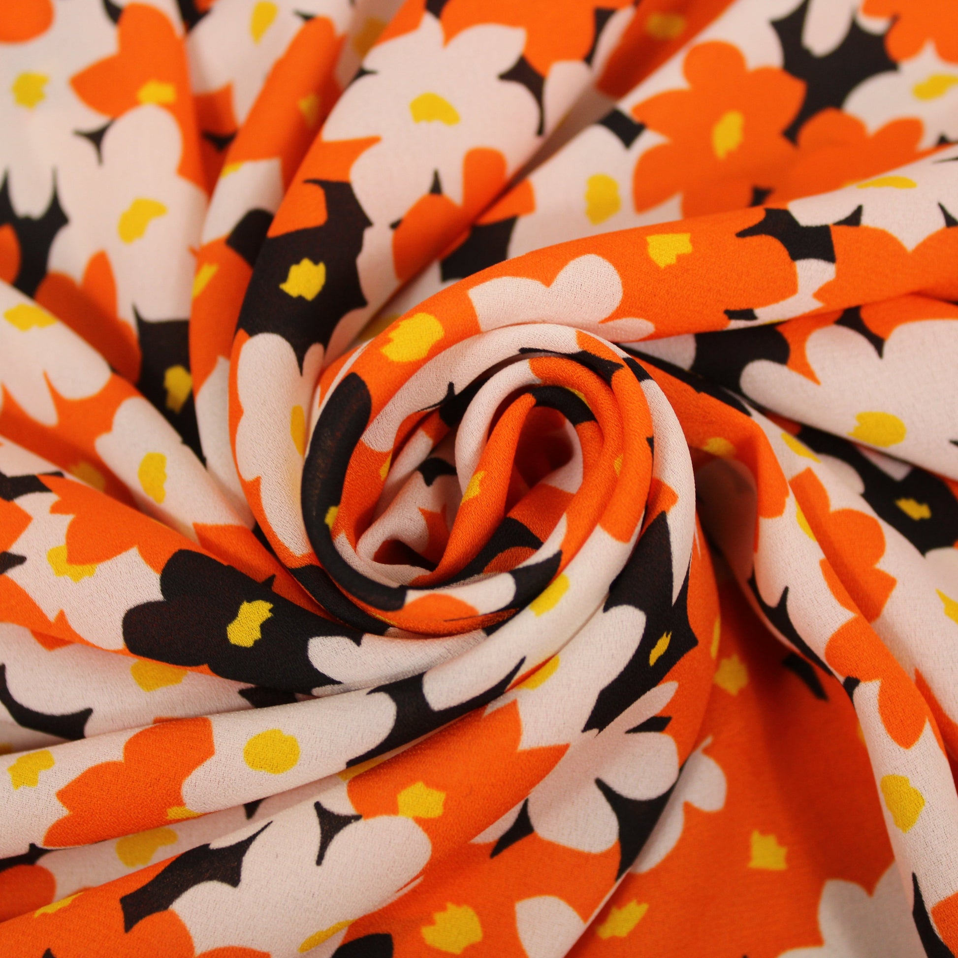 Tissu crêpe georgette  - imprimé fleurs vintages  - noir, orange et blanc - photo 1/5 | So Tissus