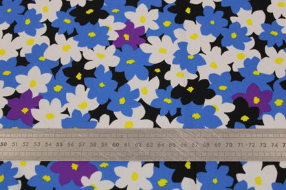 Tissu crêpe georgette  - imprimé fleurs vintages  - noir, bleu et blanc - photo 5/5 | So Tissus