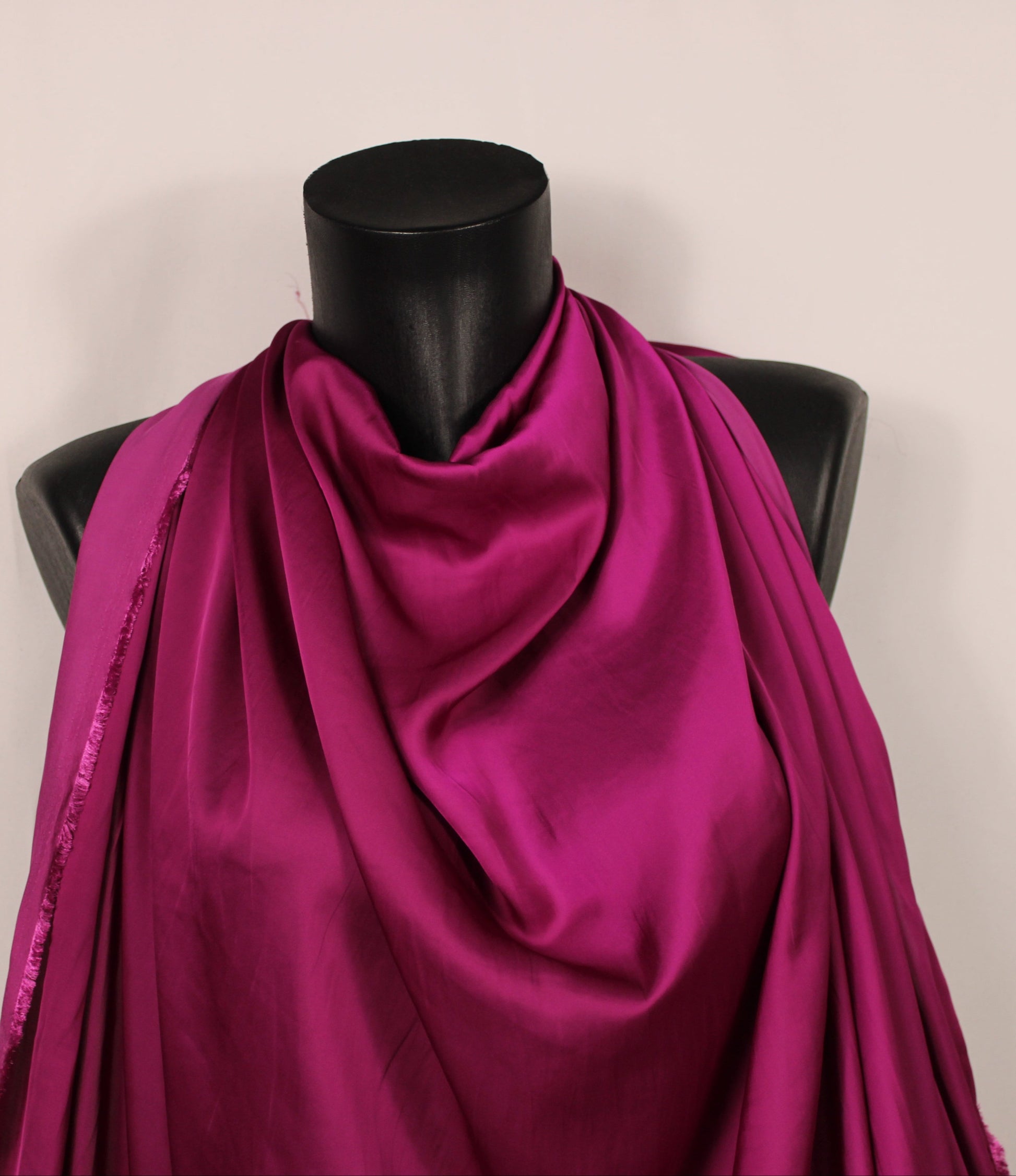 Tissu satin - magenta - photo 4/4 | So Tissus
