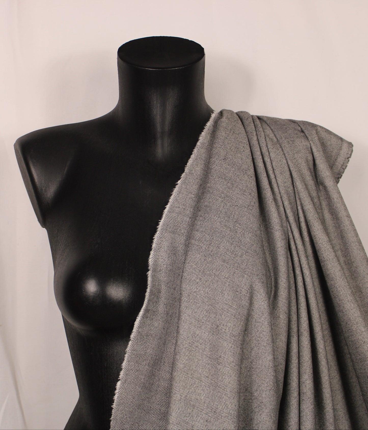 Tissu flanelle viscose - motif chevron - ton gris - photo 3/4 | So Tissus