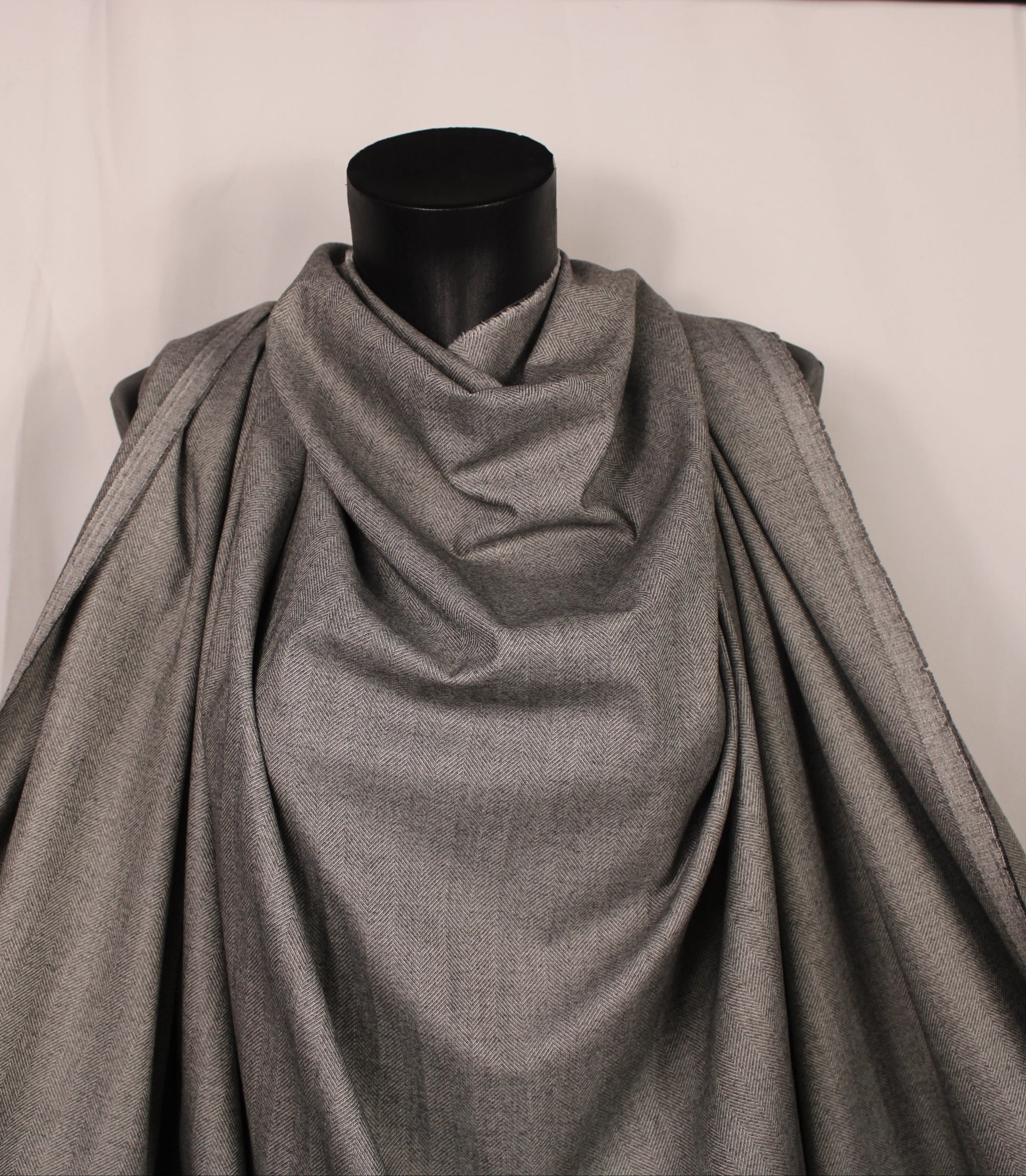 Tissu flanelle viscose - motif chevron - ton gris - photo 4/4 | So Tissus