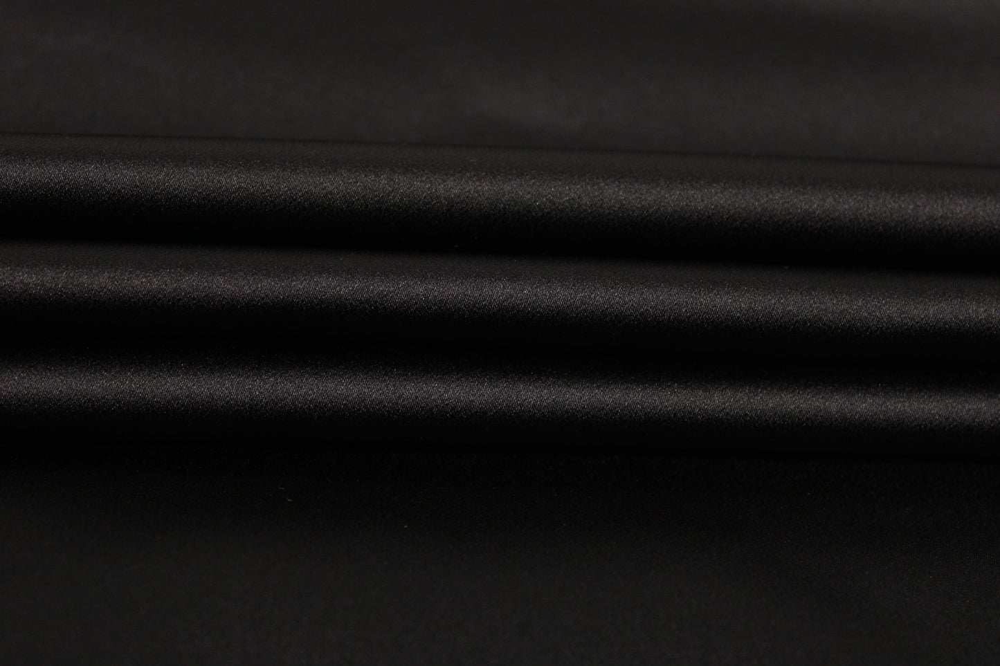 Tissu satin duchesse - noir - photo 2/4 | So Tissus