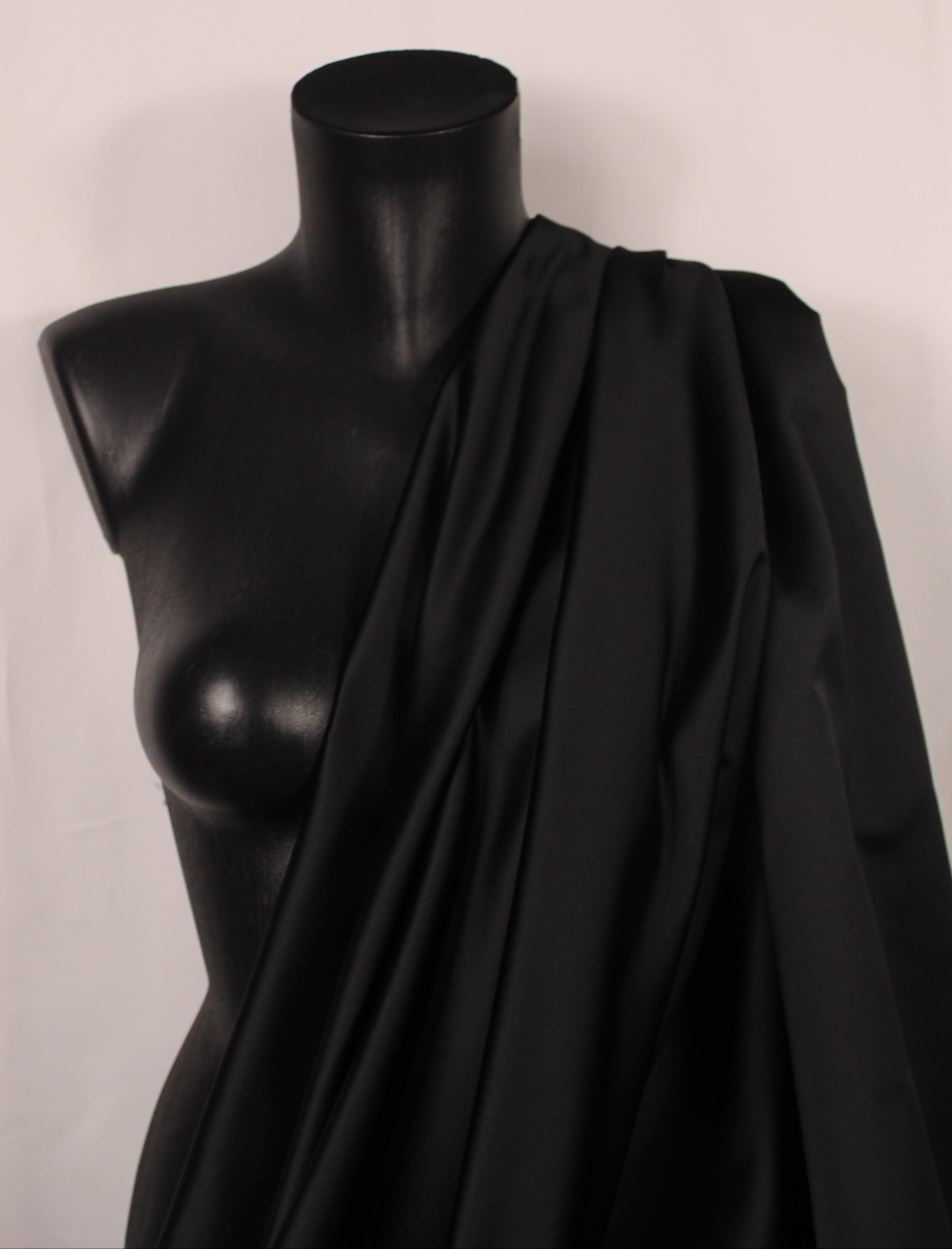 Tissu satin duchesse - noir - photo 3/4 | So Tissus