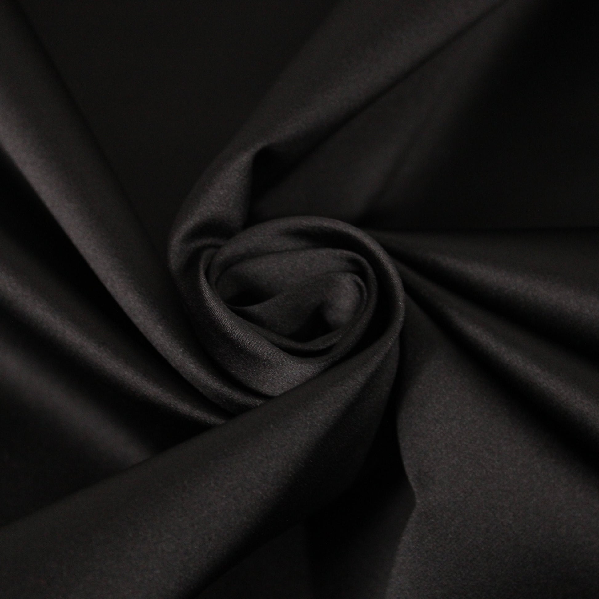 Tissu satin duchesse - noir - photo 1/4 | So Tissus