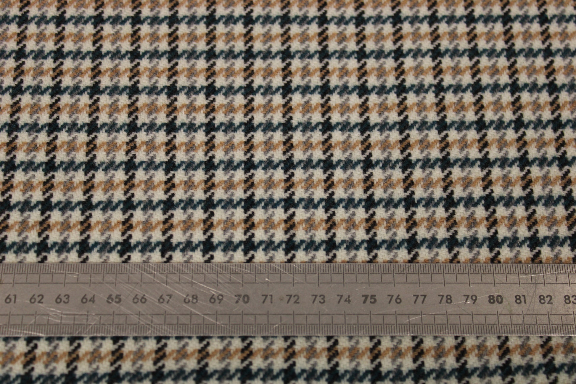 Tissu lainage - pied de poule - écru, beige, bleu, gris et noir - photo 5/5 | So Tissus