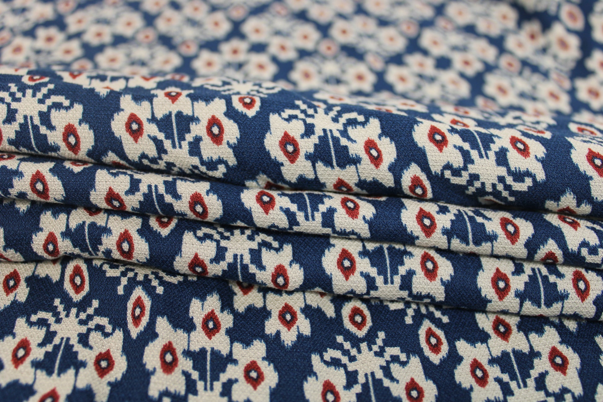Tissu viscose - imprimé fleurs abstraites - ton bleu pétrole - photo 2/5 | So Tissus