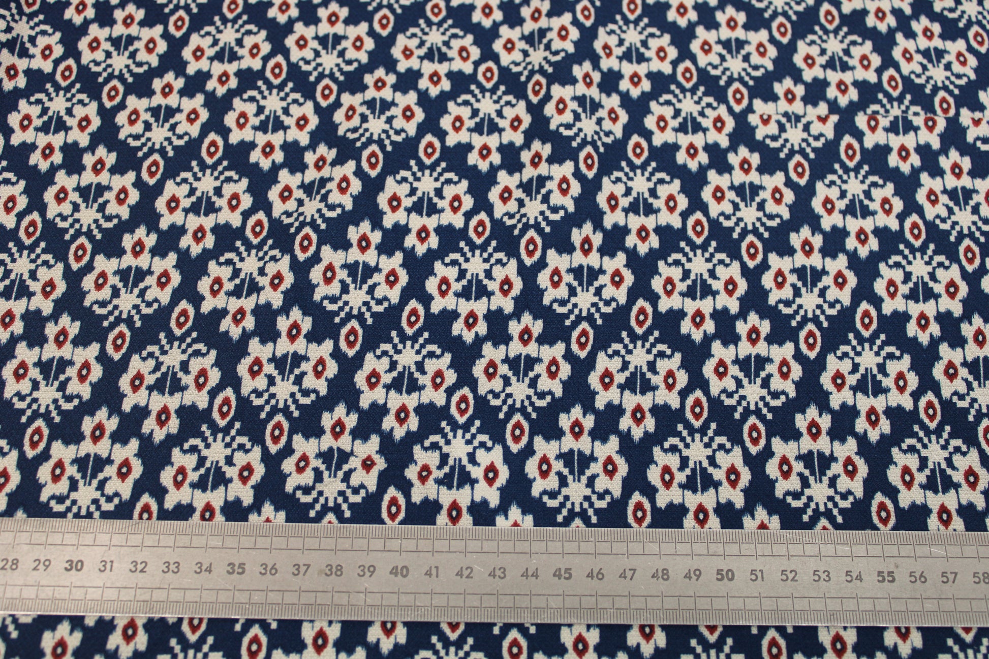 Tissu viscose - imprimé fleurs abstraites - ton bleu pétrole - photo 5/5 | So Tissus