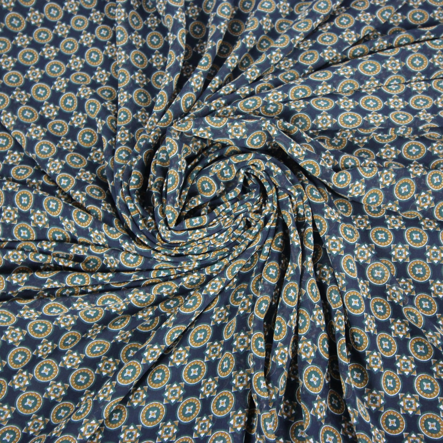 Tissus haute couture. Tissus au mètre pas cher. Tissus pas cher. Acheter tissus au mètre. Tissus français. Tissus de grandes maisons. Tissus haut de gamme. Tissus pour collection. Tissus pour createur. Jeune createur. Laine. Soie. Coton. Lin.
