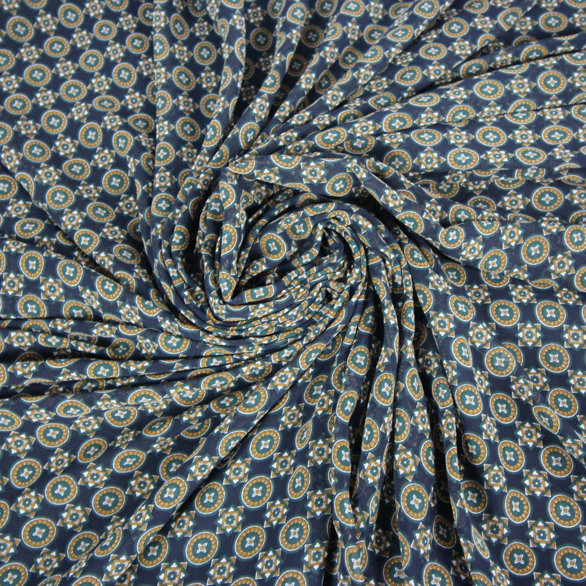 Tissus haute couture. Tissus au mètre pas cher. Tissus pas cher. Acheter tissus au mètre. Tissus français. Tissus de grandes maisons. Tissus haut de gamme. Tissus pour collection. Tissus pour createur. Jeune createur. Laine. Soie. Coton. Lin.
