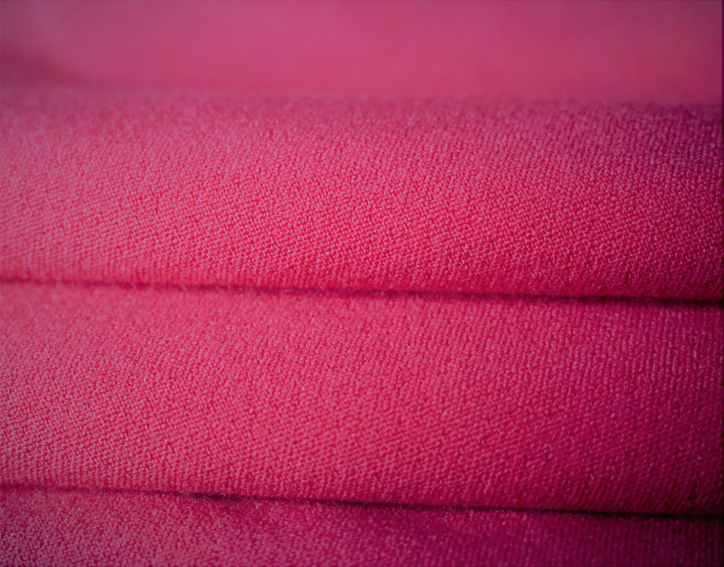 Tissus haute couture. Tissus au mètre pas cher. Tissus pas cher. Acheter tissus au mètre. Tissus français. Tissus de grandes maisons. Tissus haut de gamme. Tissus pour collection. Tissus pour createur. Jeune createur. Laine. Soie. Coton. Lin.