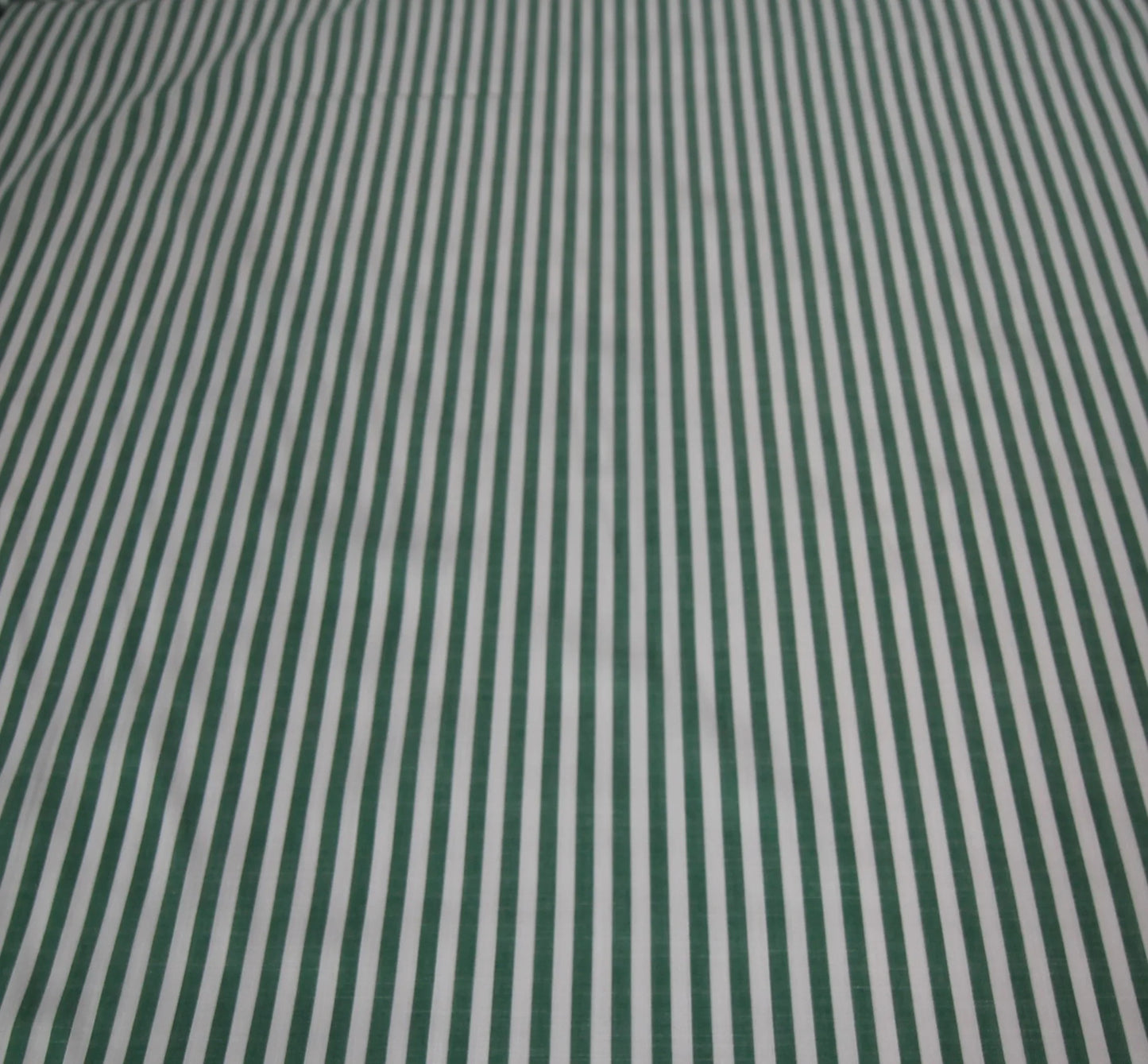 Tissus haute couture. Tissus au mètre pas cher. Tissus pas cher. Acheter tissus au mètre. Tissus français. Tissus de grandes maisons. Tissus haut de gamme. Tissus pour collection. Tissus pour createur. Jeune createur. Laine. Soie. Coton. Lin.