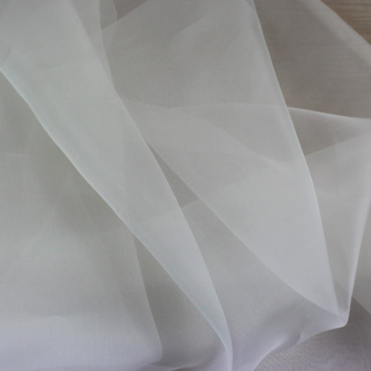 Tissu organza de soie 100% - blanc | Bennytex | Mondial Tissus | Cousette | Tissus de rêve | Tissus.net