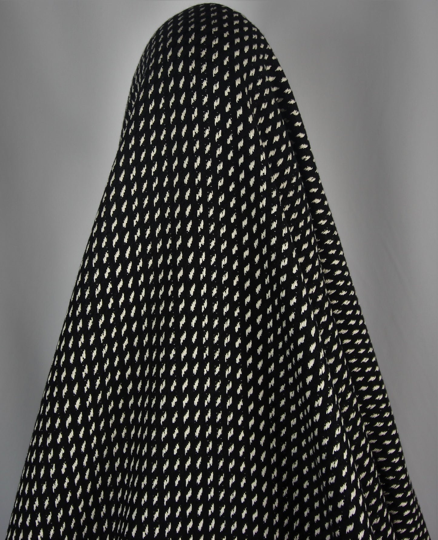 Tissu tweed coton - noir et blanc | Bennytex | Mondial Tissus | Cousette | Tissus de rêve | Tissus.net