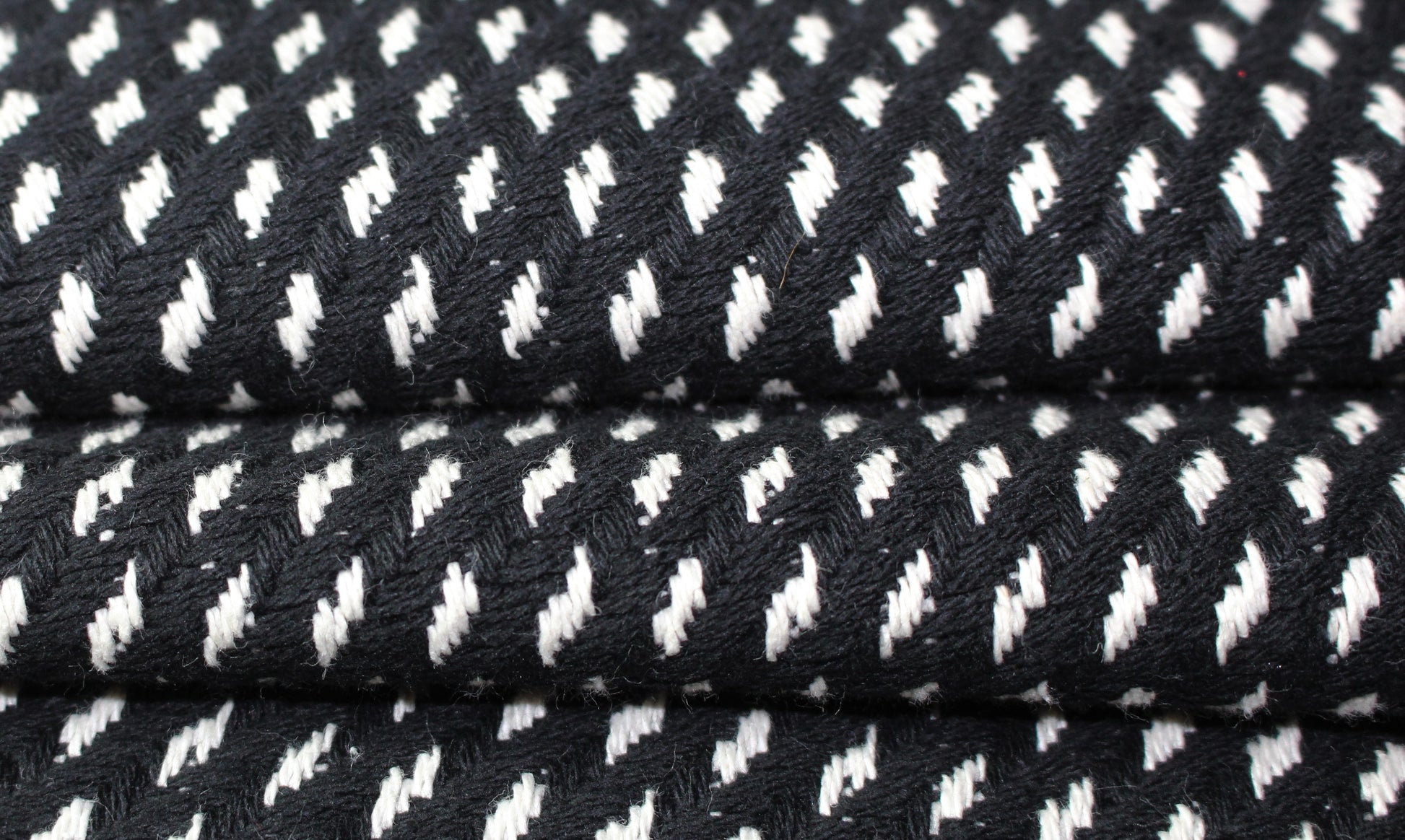 Tissu tweed coton - noir et blanc | Bennytex | Mondial Tissus | Cousette | Tissus de rêve | Tissus.net