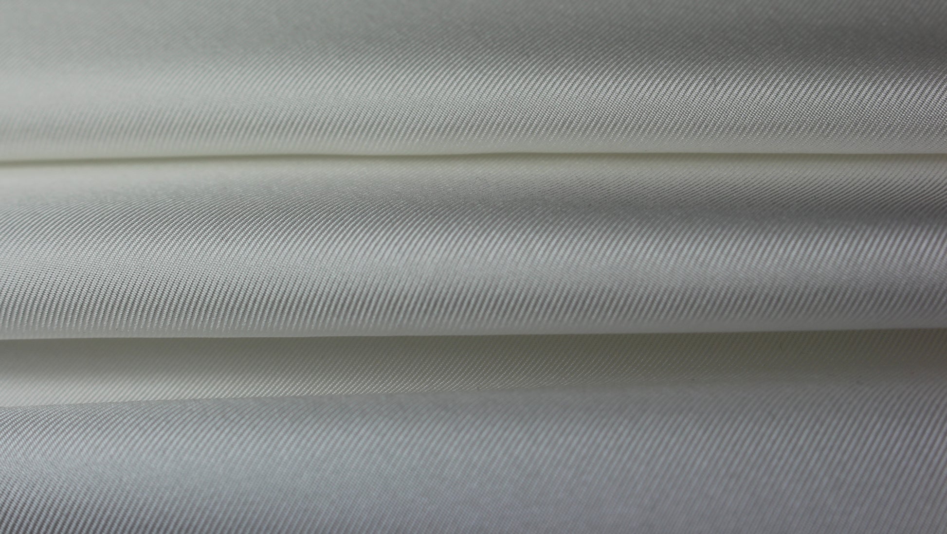Tissu twill de soie - blanc | Bennytex | Mondial Tissus | Cousette | Tissus de rêve | Tissus.net