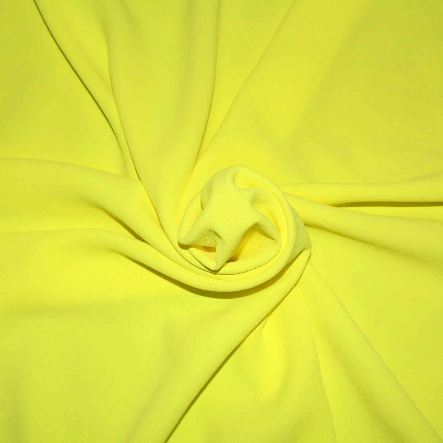 Tissus haute couture. Tissus au mètre pas cher. Tissus pas cher. Acheter tissus au mètre. Tissus français. Tissus de grandes maisons. Tissus haut de gamme. Tissus pour collection. Tissus pour createur. Jeune createur. Laine. Soie. Coton. Lin.