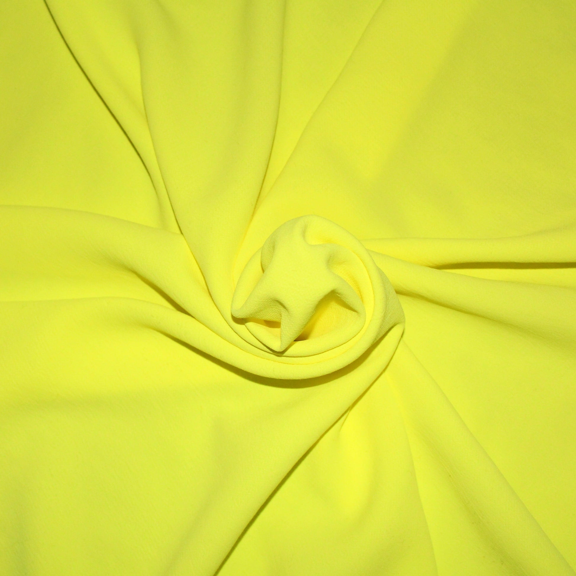 Tissus haute couture. Tissus au mètre pas cher. Tissus pas cher. Acheter tissus au mètre. Tissus français. Tissus de grandes maisons. Tissus haut de gamme. Tissus pour collection. Tissus pour createur. Jeune createur. Laine. Soie. Coton. Lin.