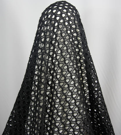 Tissus haute couture. Tissus au mètre pas cher. Tissus pas cher. Acheter tissus au mètre. Tissus français. Tissus de grandes maisons. Tissus haut de gamme. Tissus pour collection. Tissus pour createur. Jeune createur. Laine. Soie. Coton. Lin.