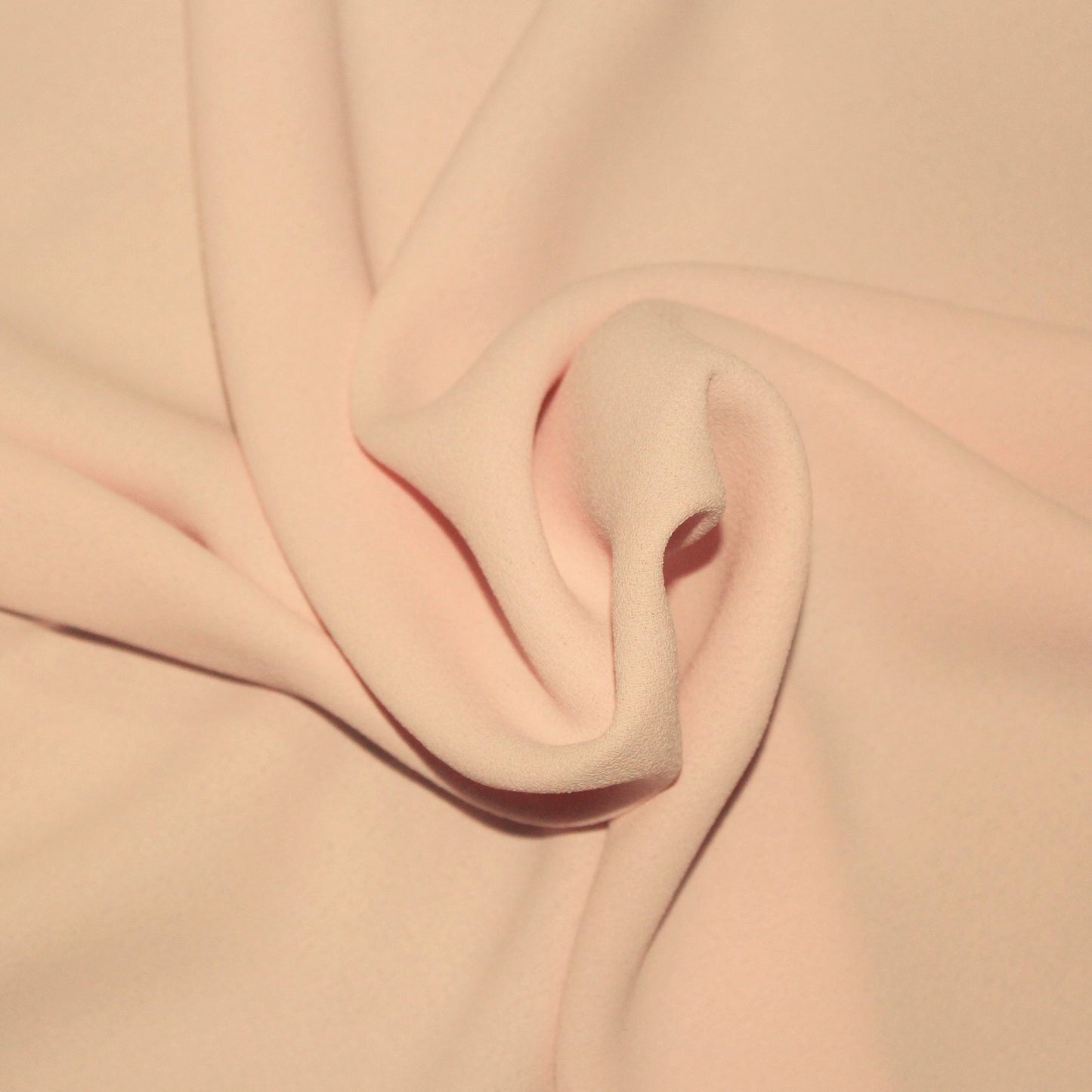 Tissus haute couture. Tissus au mètre pas cher. Tissus pas cher. Acheter tissus au mètre. Tissus français. Tissus de grandes maisons. Tissus haut de gamme. Tissus pour collection. Tissus pour createur. Jeune createur. Laine. Soie. Coton. Lin.