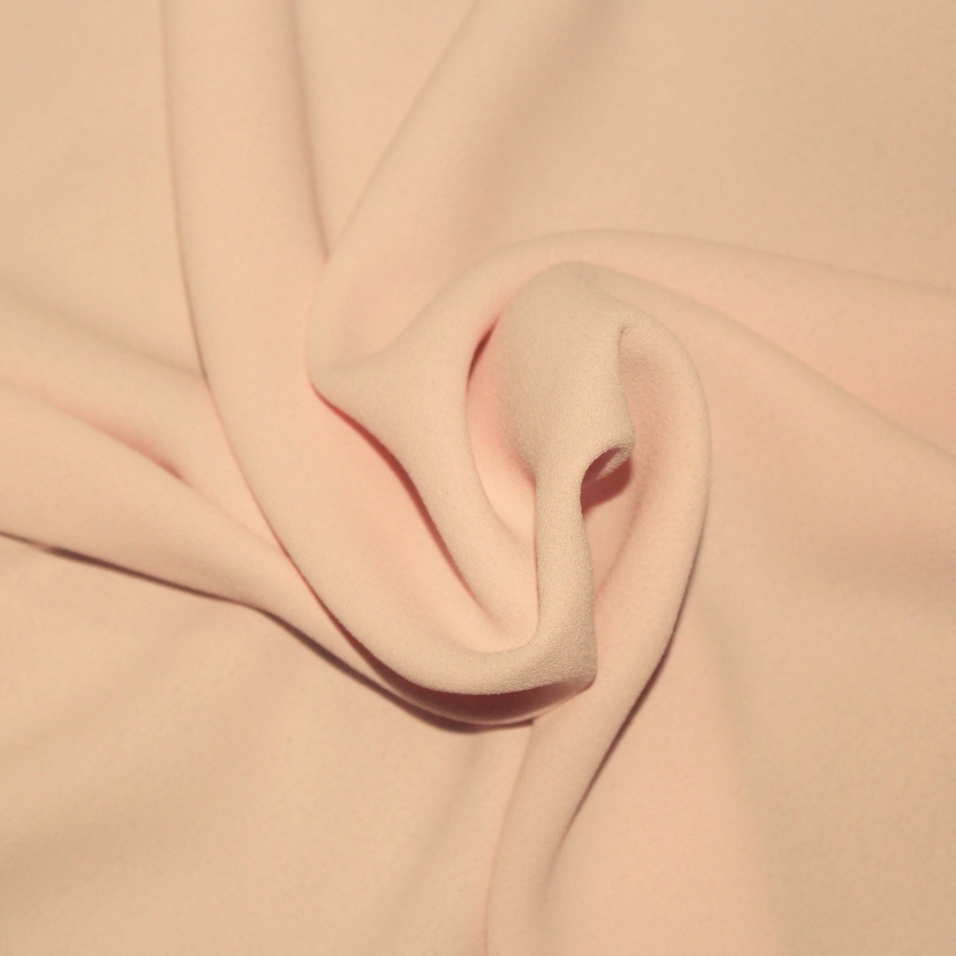 Tissus haute couture. Tissus au mètre pas cher. Tissus pas cher. Acheter tissus au mètre. Tissus français. Tissus de grandes maisons. Tissus haut de gamme. Tissus pour collection. Tissus pour createur. Jeune createur. Laine. Soie. Coton. Lin.