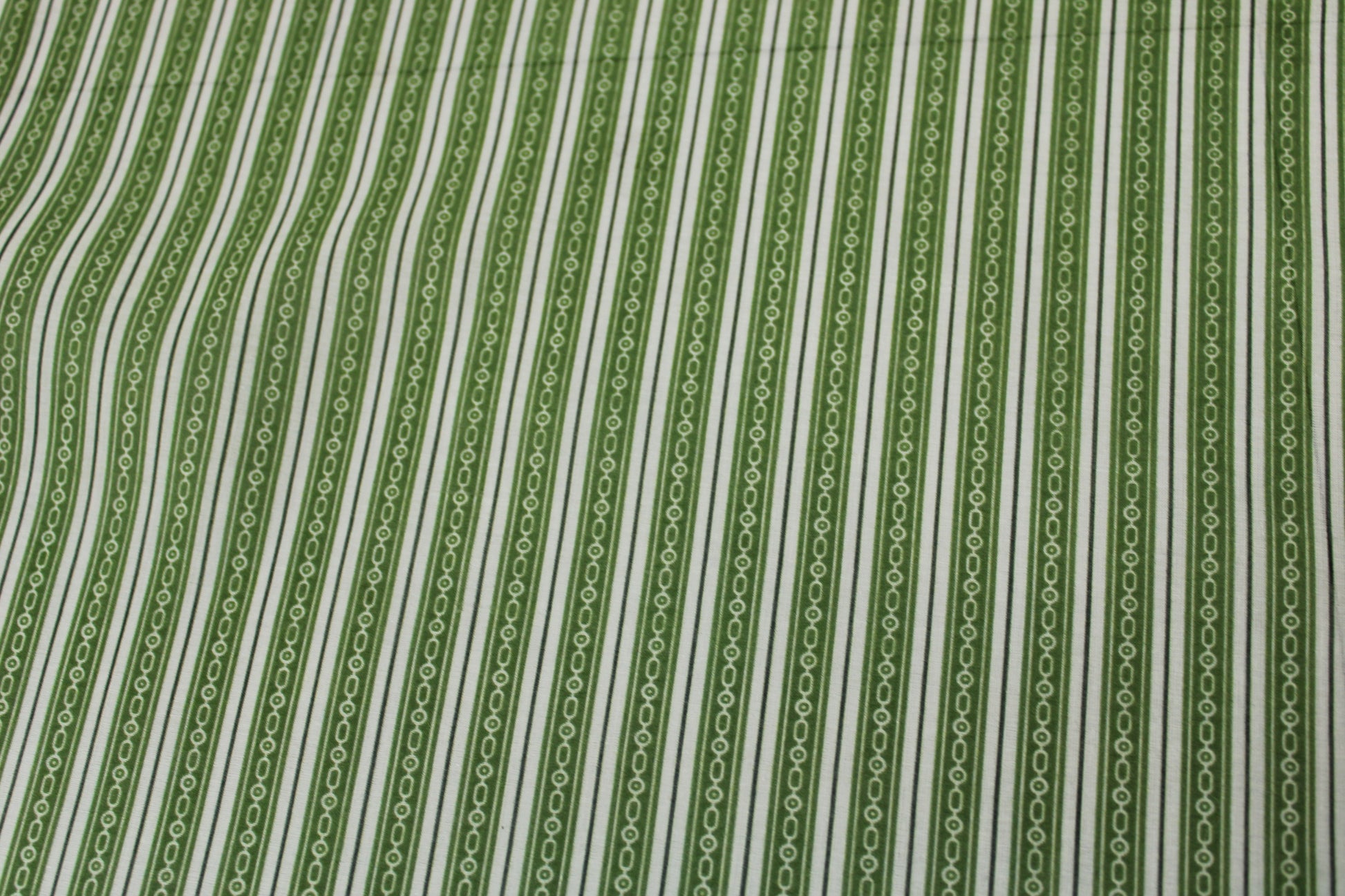Tissu voile de coton - imprimé rayé - ton vert et blanc - photo 4/5 | So Tissus
