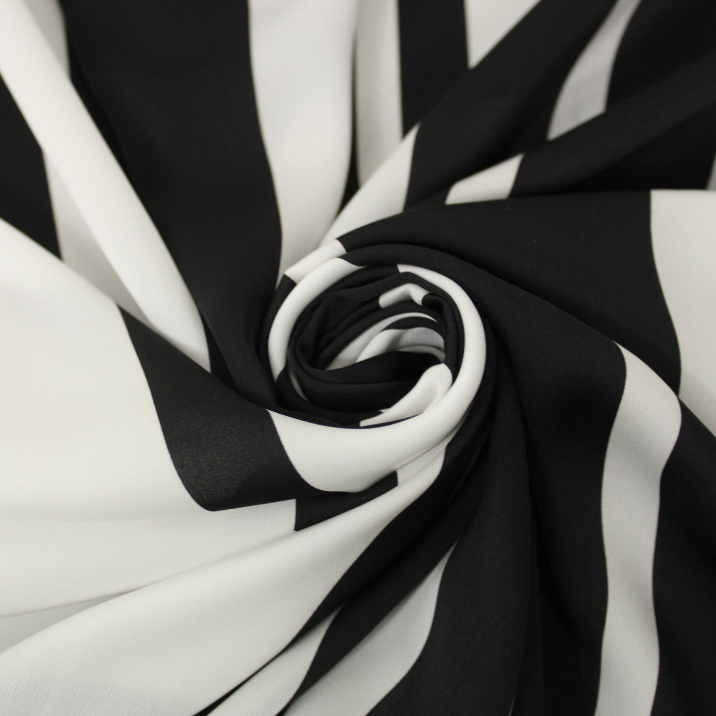 Tissu crêpe georgette  - imprimé rayé - photo 1/5 | So Tissus