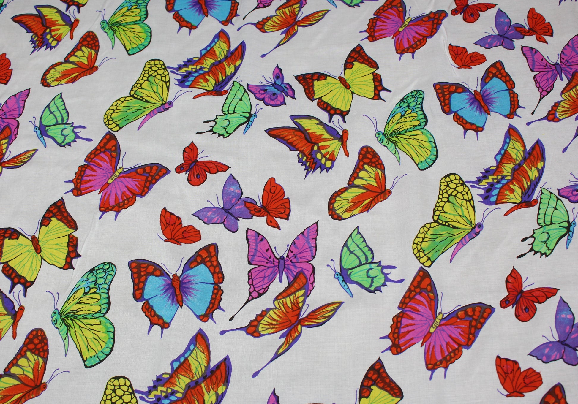 So Tissus - Tissu popeline coton - imprimé papillon | Bennytex | Mondial Tissus | Cousette | Tissus de rêve | Tissus.net