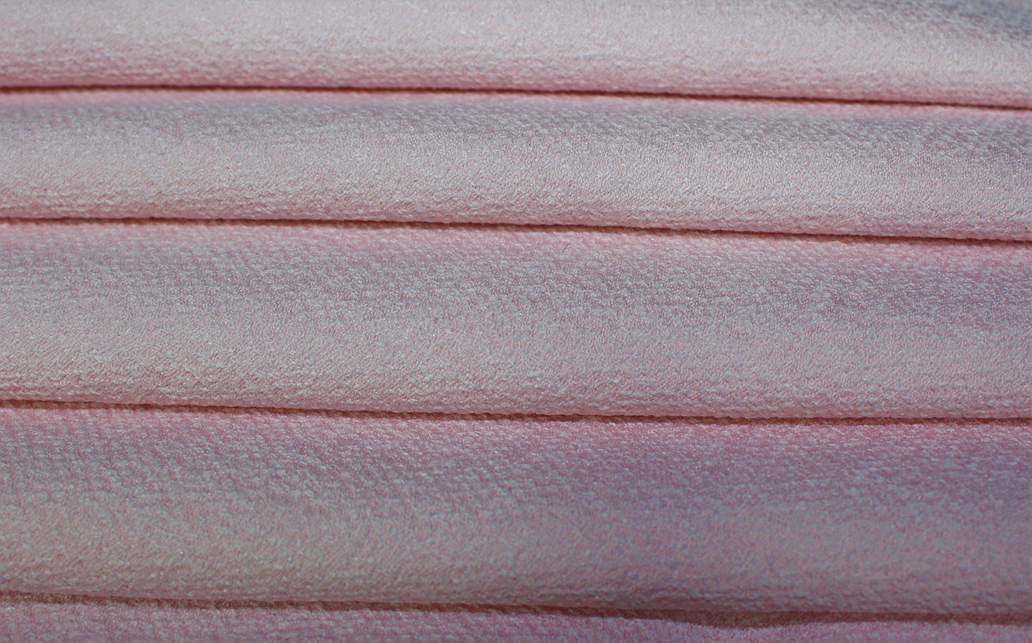 Tissus haute couture. Tissus au mètre pas cher. Tissus pas cher. Acheter tissus au mètre. Tissus français. Tissus de grandes maisons. Tissus haut de gamme. Tissus pour collection. Tissus pour createur. Jeune createur. Laine. Soie. Coton. Lin.