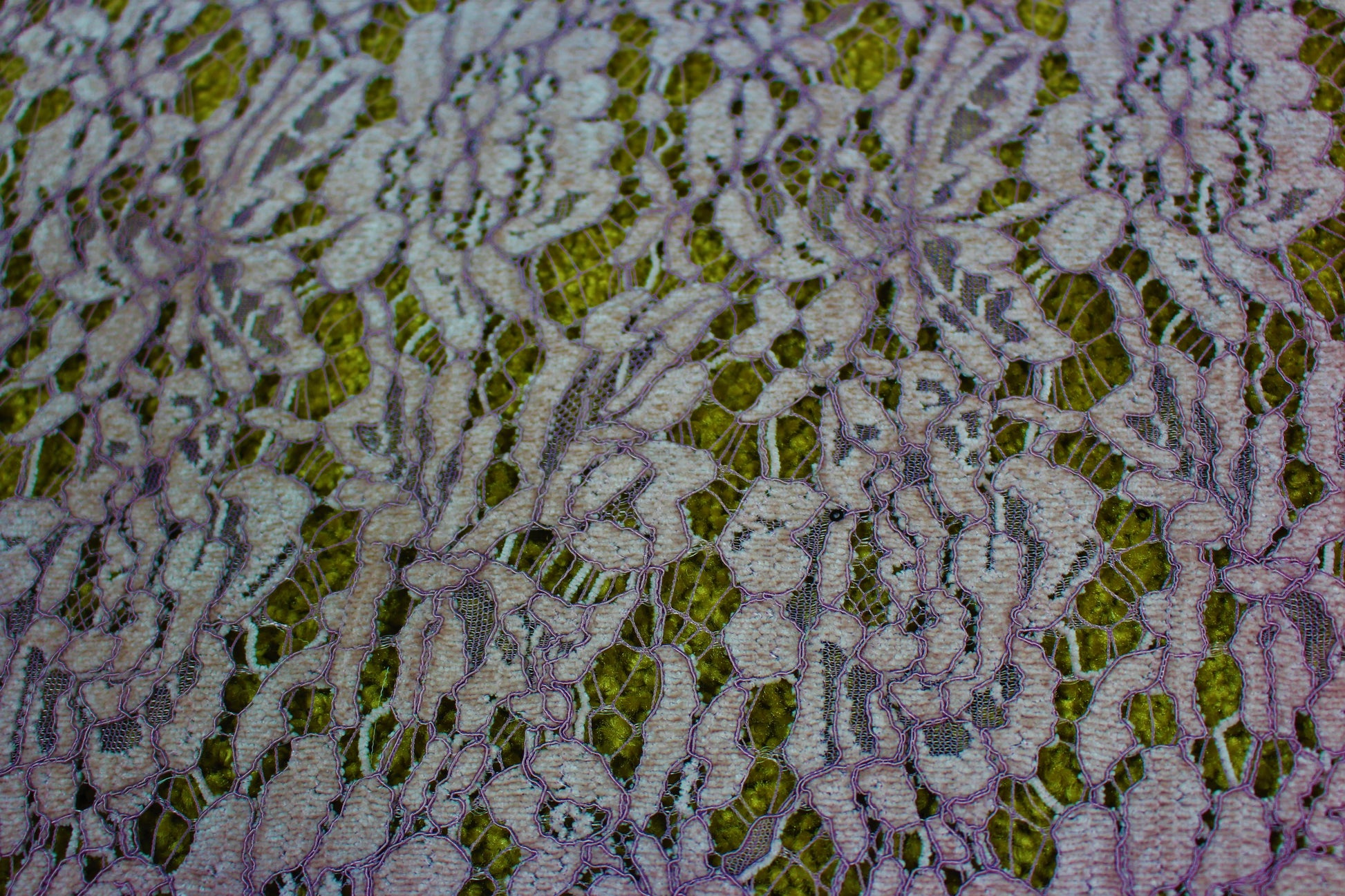 Tissus haute couture. Tissus au mètre pas cher. Tissus pas cher. Acheter tissus au mètre. Tissus français. Tissus de grandes maisons. Tissus haut de gamme. Tissus pour collection. Tissus pour createur. Jeune createur. Laine. Soie. Coton. Lin.