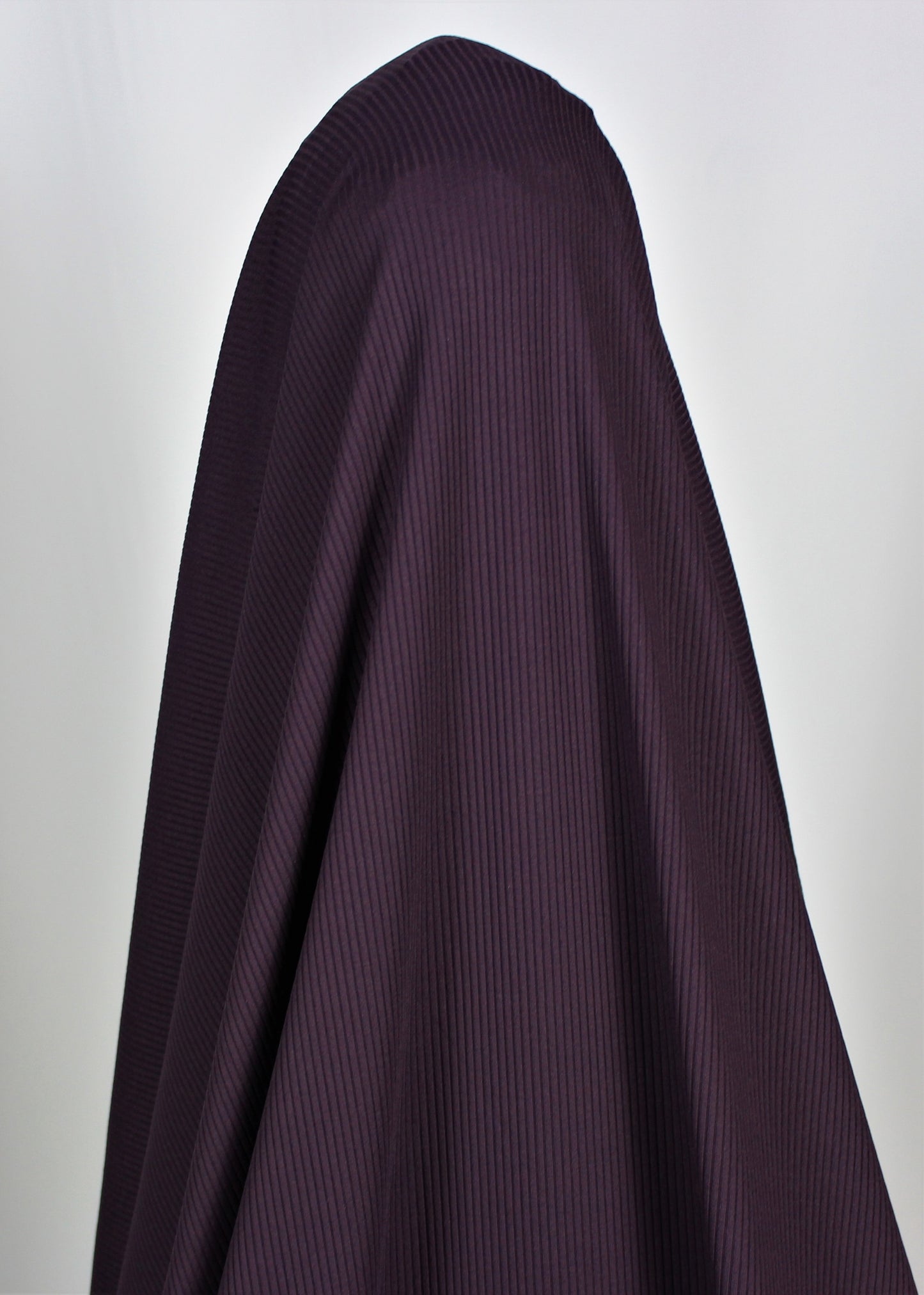Tissus haute couture. Tissus au mètre pas cher. Tissus pas cher. Acheter tissus au mètre. Tissus français. Tissus de grandes maisons. Tissus haut de gamme. Tissus pour collection. Tissus pour createur. Jeune createur. Laine. Soie. Coton. Lin.