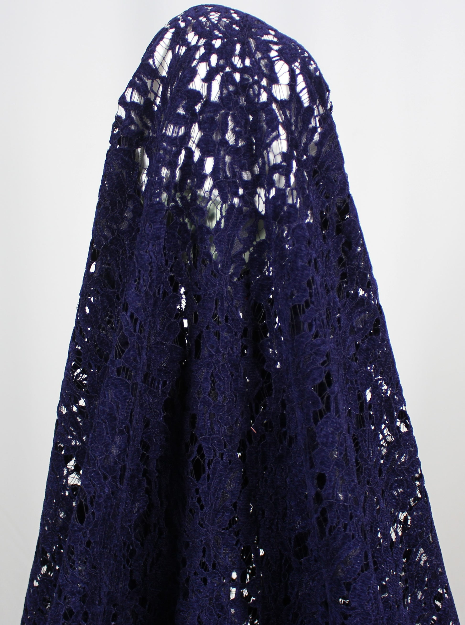 Tissus haute couture. Tissus au mètre pas cher. Tissus pas cher. Acheter tissus au mètre. Tissus français. Tissus de grandes maisons. Tissus haut de gamme. Tissus pour collection. Tissus pour createur. Jeune createur. Laine. Soie. Coton. Lin.