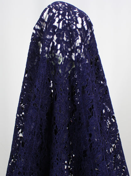 Tissus haute couture. Tissus au mètre pas cher. Tissus pas cher. Acheter tissus au mètre. Tissus français. Tissus de grandes maisons. Tissus haut de gamme. Tissus pour collection. Tissus pour createur. Jeune createur. Laine. Soie. Coton. Lin.