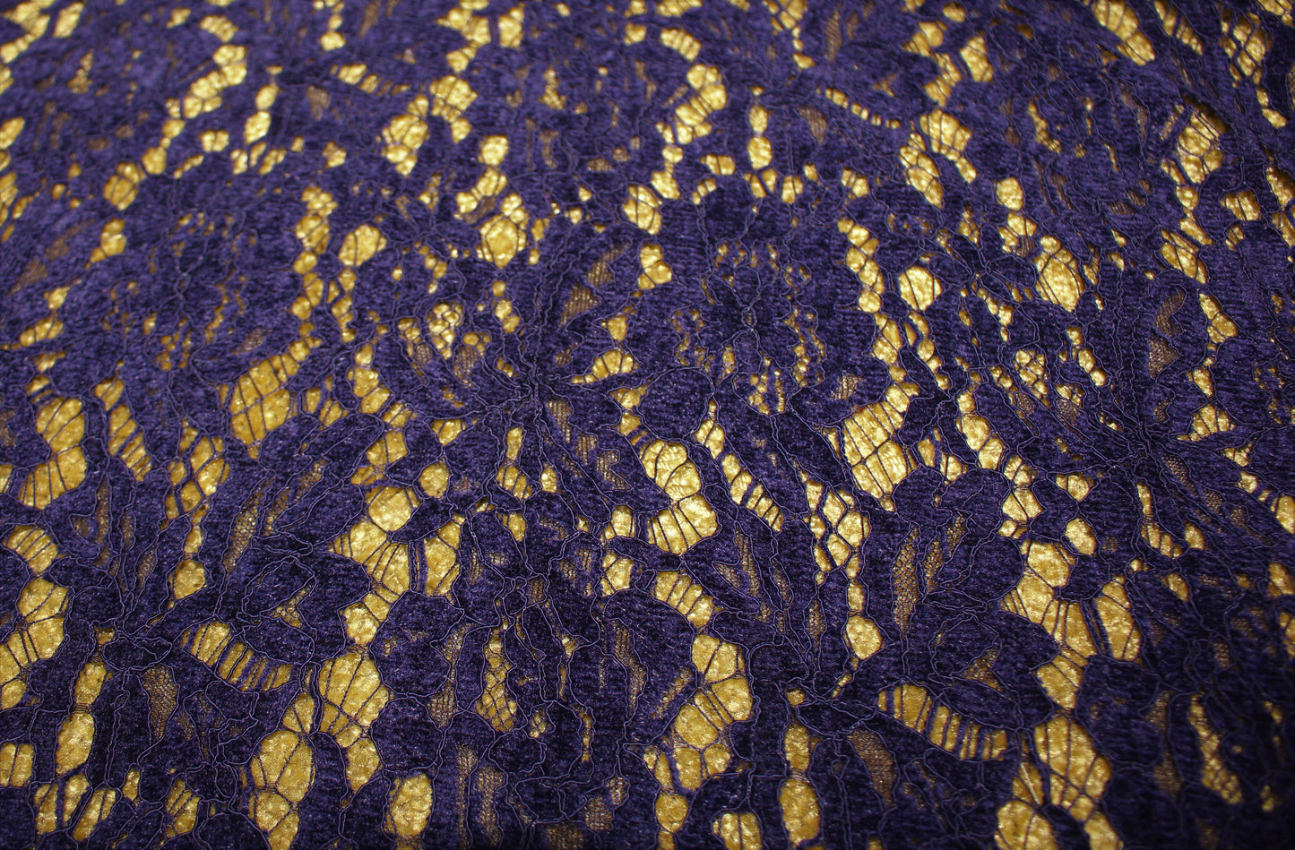 Tissus haute couture. Tissus au mètre pas cher. Tissus pas cher. Acheter tissus au mètre. Tissus français. Tissus de grandes maisons. Tissus haut de gamme. Tissus pour collection. Tissus pour createur. Jeune createur. Laine. Soie. Coton. Lin.