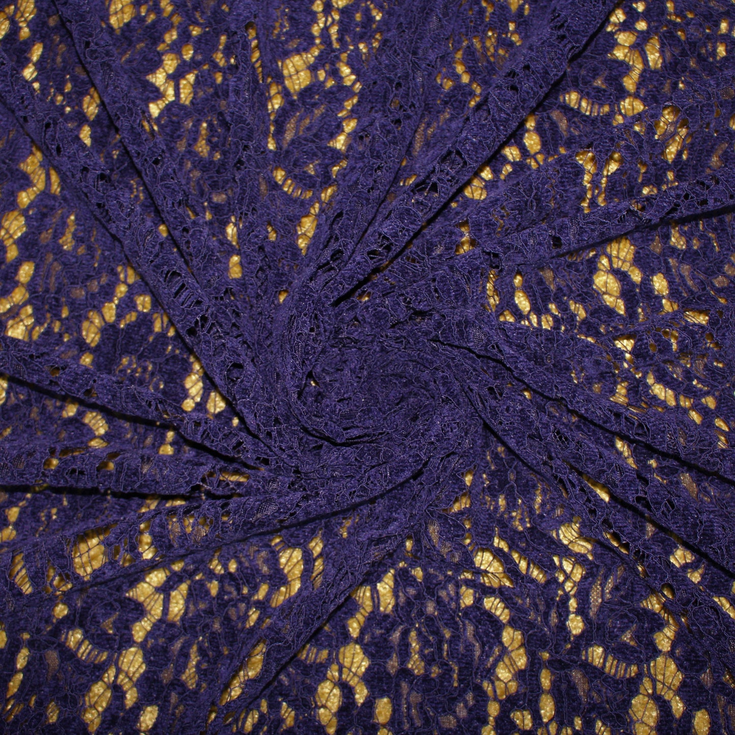 Tissus haute couture. Tissus au mètre pas cher. Tissus pas cher. Acheter tissus au mètre. Tissus français. Tissus de grandes maisons. Tissus haut de gamme. Tissus pour collection. Tissus pour createur. Jeune createur. Laine. Soie. Coton. Lin.