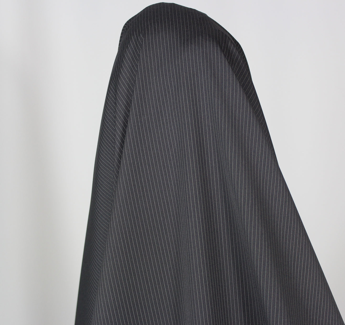 So Tissus - Tissu toile polyamide à rayures - gris foncé | Bennytex | Mondial Tissus | Cousette | Tissus de rêve | Tissus.net