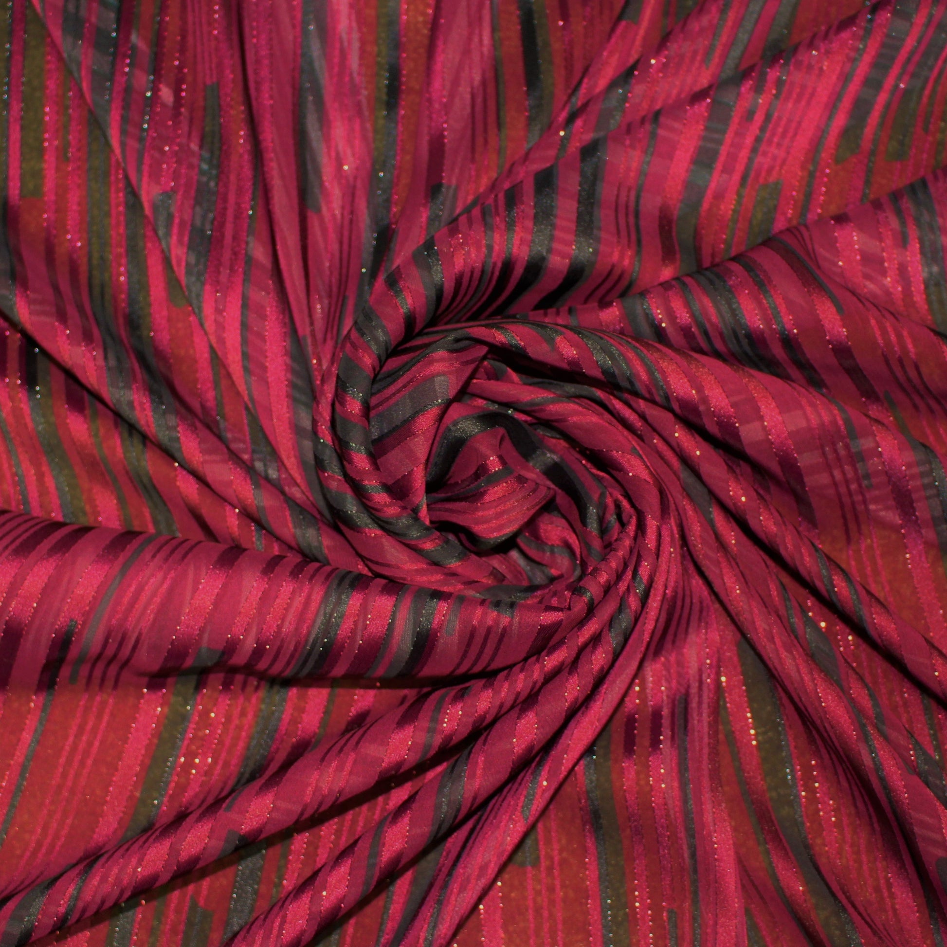 Tissus haute couture. Tissus au mètre pas cher. Tissus pas cher. Acheter tissus au mètre. Tissus français. Tissus de grandes maisons. Tissus haut de gamme. Tissus pour collection. Tissus pour createur. Jeune createur. Laine. Soie. Coton. Lin.