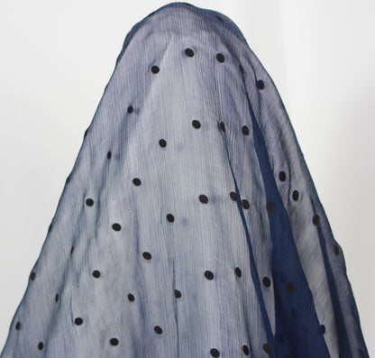 So Tissus - Tissu mousseline de soie - bleu marine àpois noirs | Bennytex | Mondial Tissus | Cousette | Tissus de rêve | Tissus.net