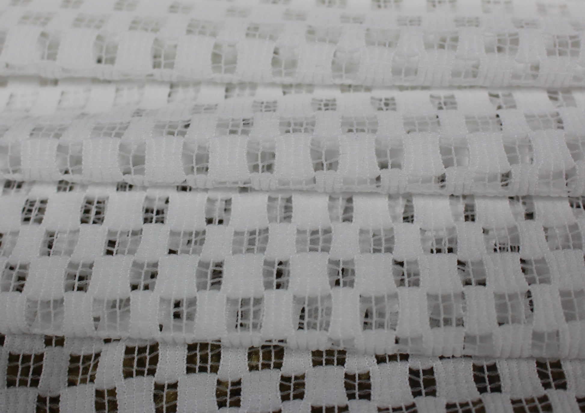 So Tissus - Tissu résille à petits carreaux | Bennytex | Mondial Tissus | Cousette | Tissus de rêve | Tissus.net