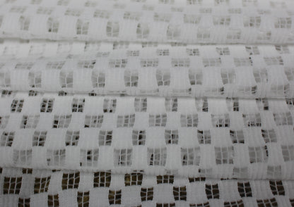 So Tissus - Tissu résille à petits carreaux | Bennytex | Mondial Tissus | Cousette | Tissus de rêve | Tissus.net