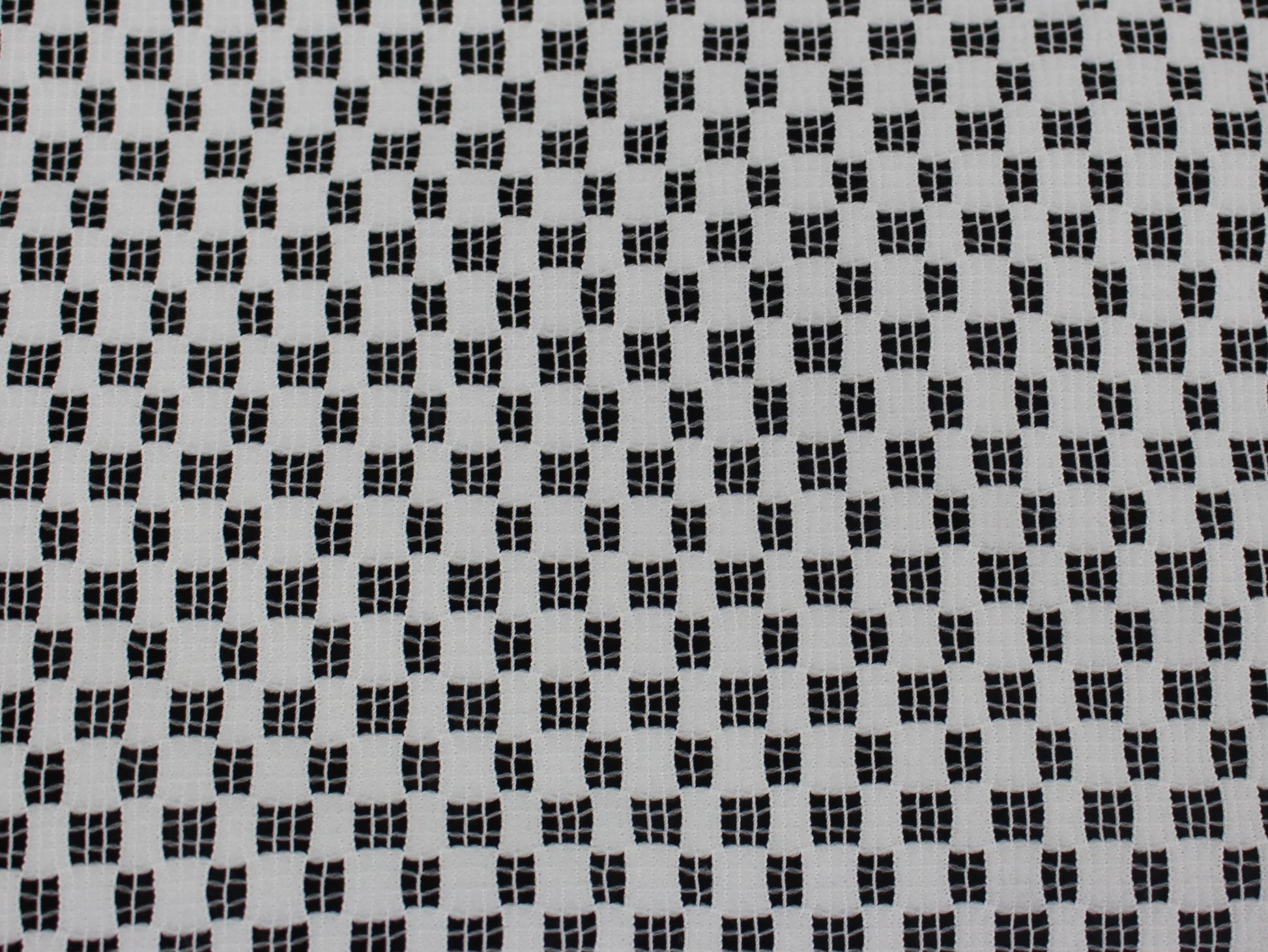 So Tissus - Tissu résille à petits carreaux | Bennytex | Mondial Tissus | Cousette | Tissus de rêve | Tissus.net