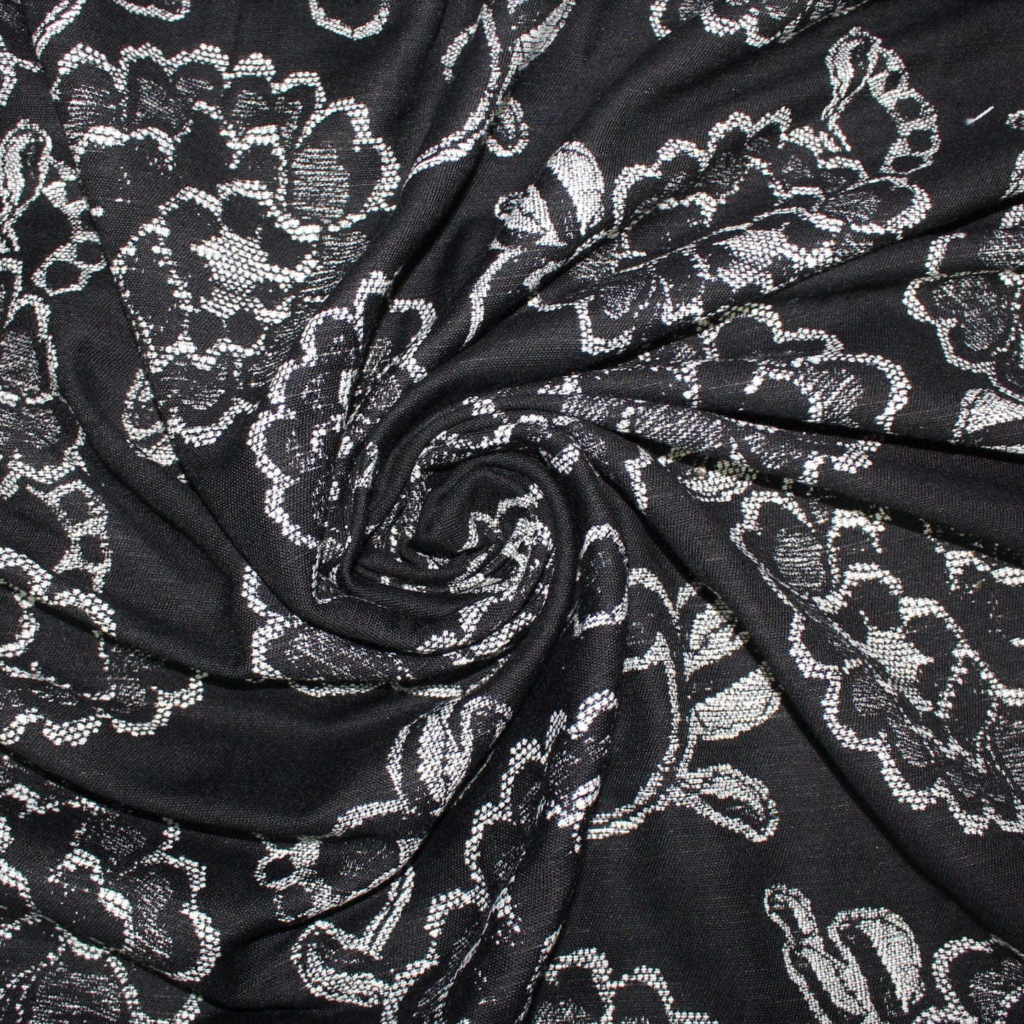 Tissus haute couture. Tissus au mètre pas cher. Tissus pas cher. Acheter tissus au mètre. Tissus français. Tissus de grandes maisons. Tissus haut de gamme. Tissus pour collection. Tissus pour createur. Jeune createur. Laine. Soie. Coton. Lin.