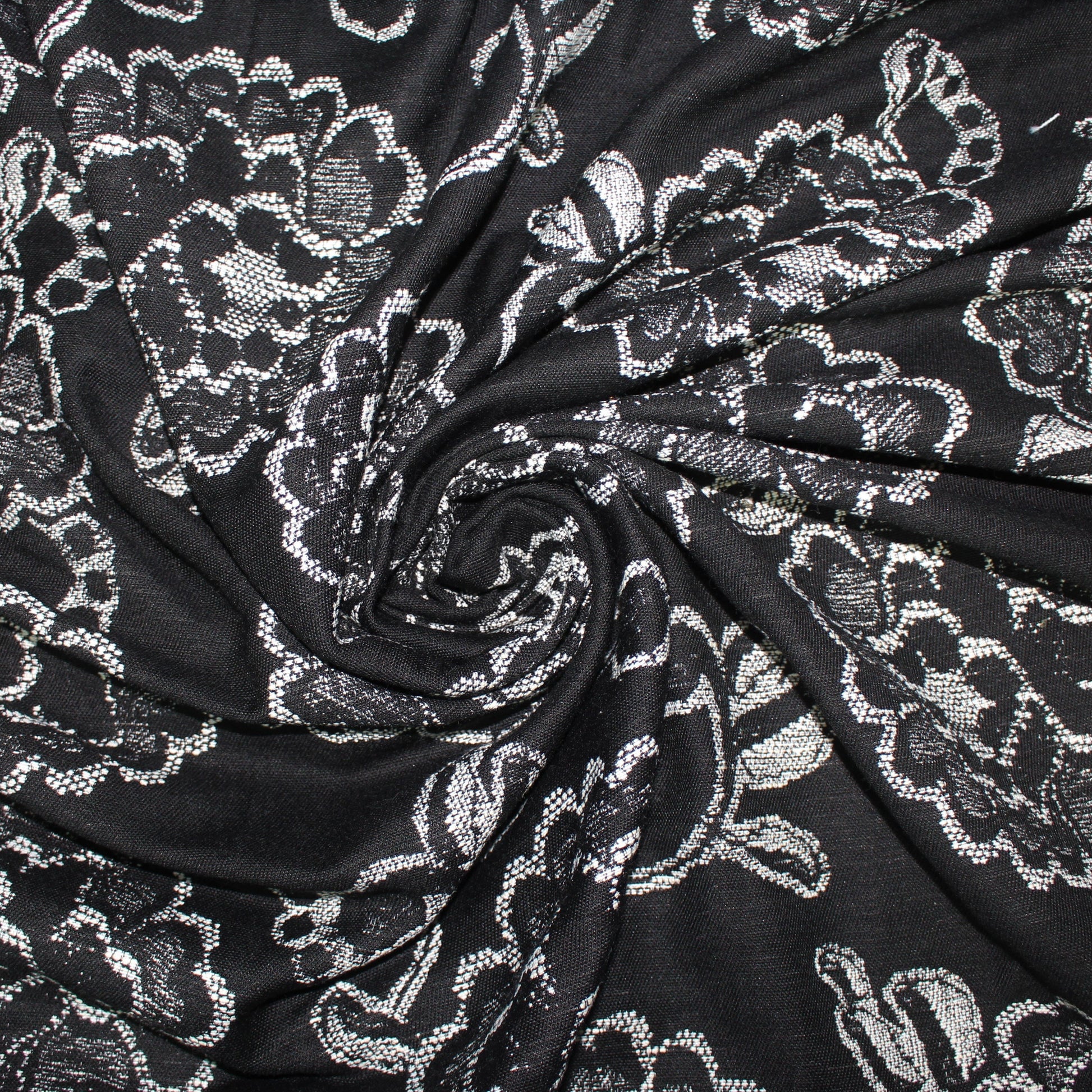 Tissus haute couture. Tissus au mètre pas cher. Tissus pas cher. Acheter tissus au mètre. Tissus français. Tissus de grandes maisons. Tissus haut de gamme. Tissus pour collection. Tissus pour createur. Jeune createur. Laine. Soie. Coton. Lin.