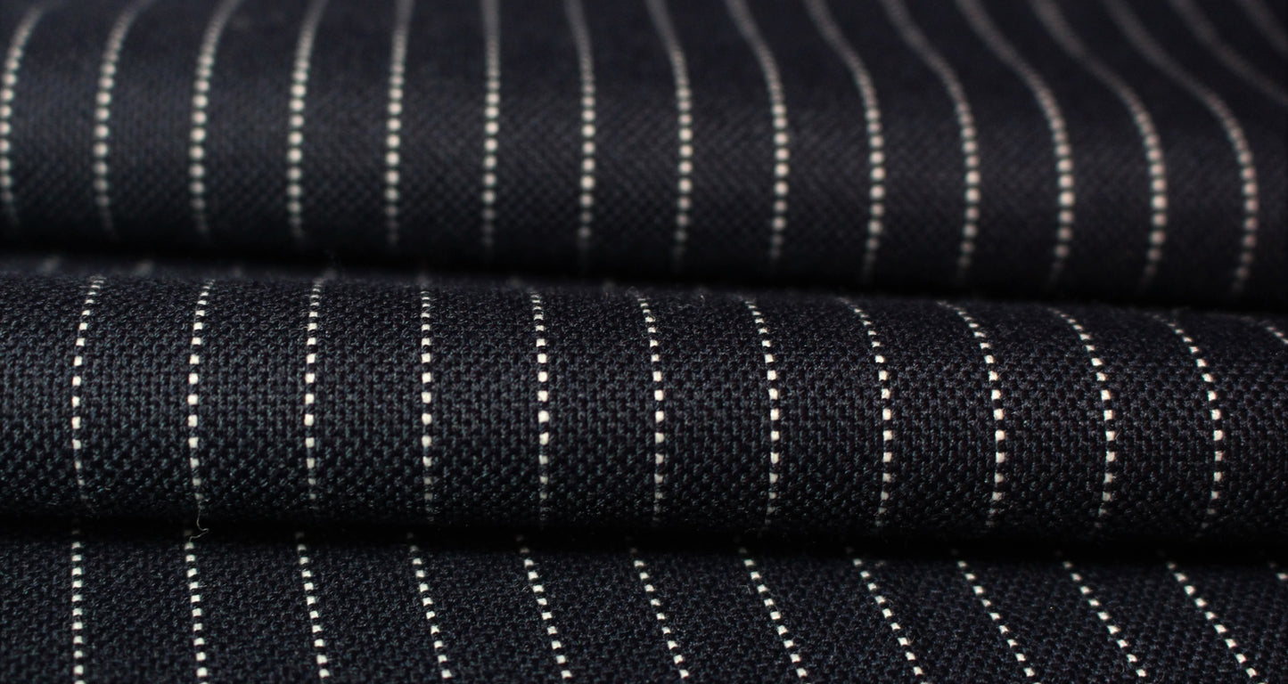 Tissus haute couture. Tissus au mètre pas cher. Tissus pas cher. Acheter tissus au mètre. Tissus français. Tissus de grandes maisons. Tissus haut de gamme. Tissus pour collection. Tissus pour createur. Jeune createur. Laine. Soie. Coton. Lin.