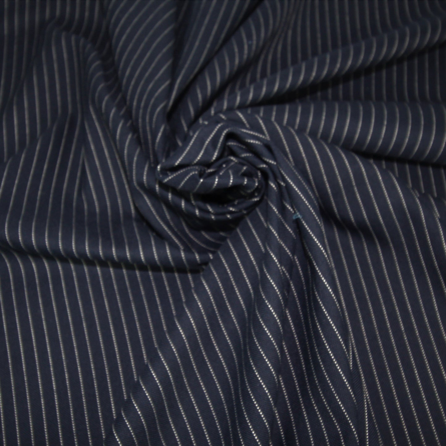 Tissus haute couture. Tissus au mètre pas cher. Tissus pas cher. Acheter tissus au mètre. Tissus français. Tissus de grandes maisons. Tissus haut de gamme. Tissus pour collection. Tissus pour createur. Jeune createur. Laine. Soie. Coton. Lin.