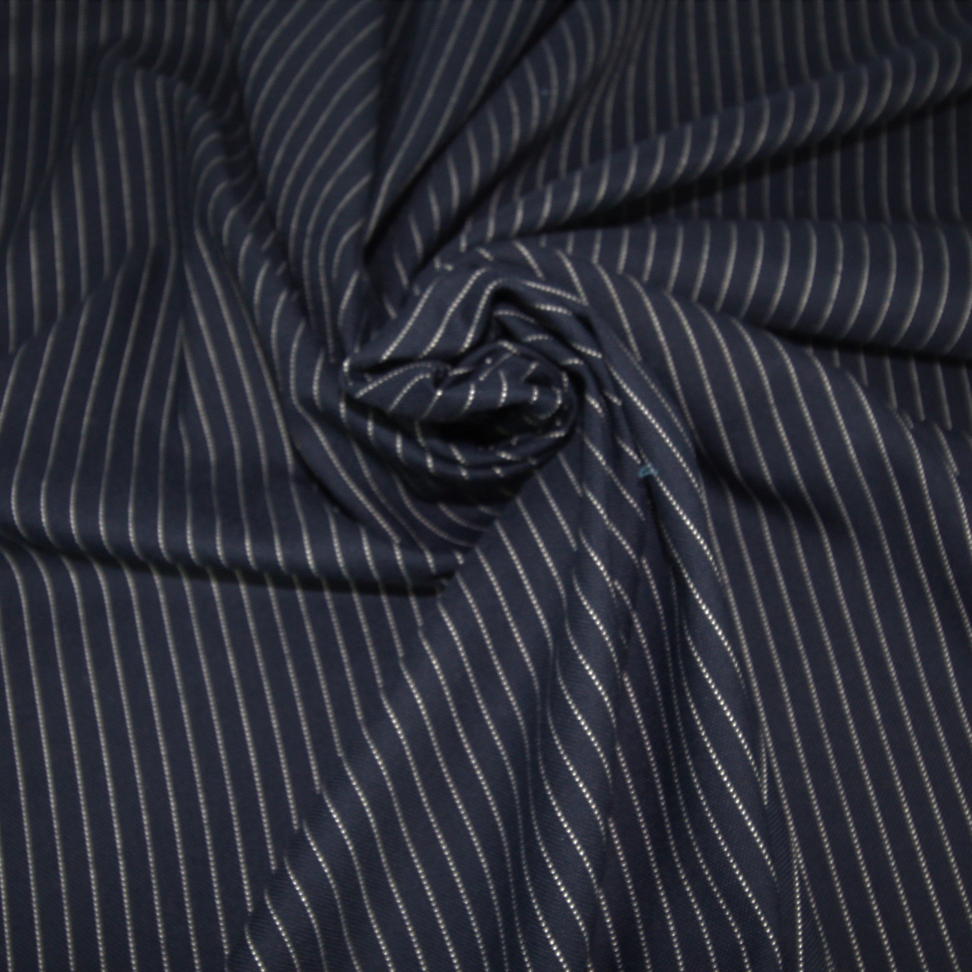 Tissus haute couture. Tissus au mètre pas cher. Tissus pas cher. Acheter tissus au mètre. Tissus français. Tissus de grandes maisons. Tissus haut de gamme. Tissus pour collection. Tissus pour createur. Jeune createur. Laine. Soie. Coton. Lin.